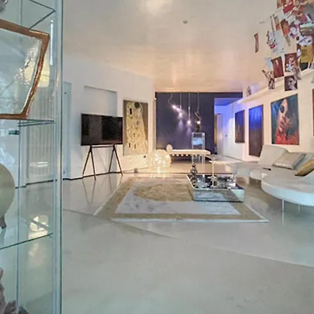 Lovely In With Wif Apartman *